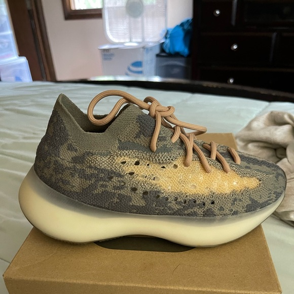 Yeezy 380 Mist - Picture 1 of 4